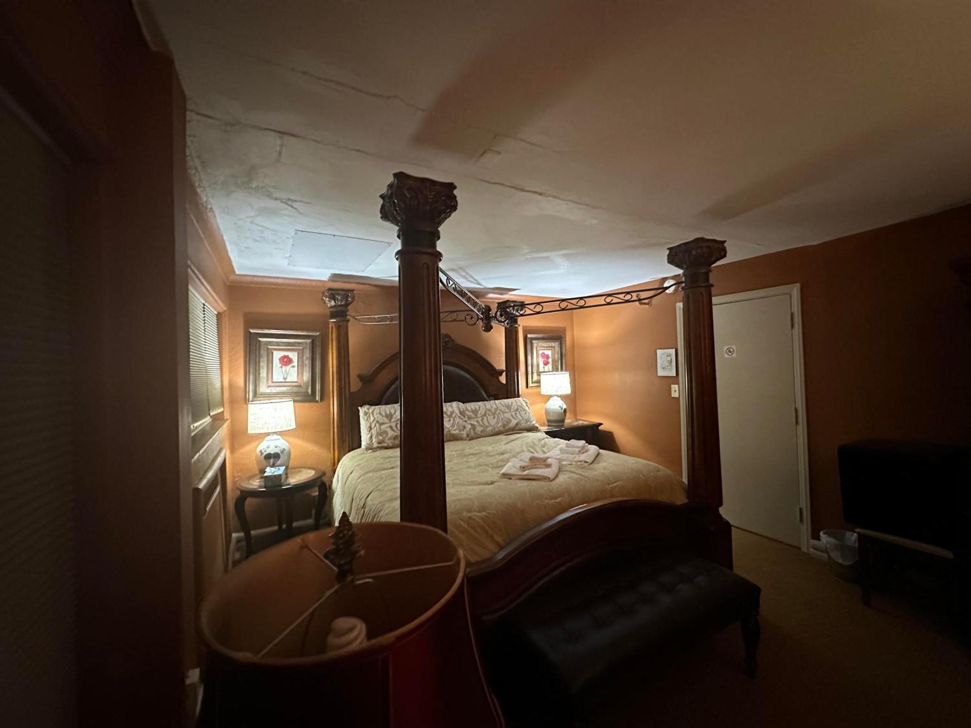 The Oaks B&B Hotel And Spiritual Center Джеймстаун Екстериор снимка