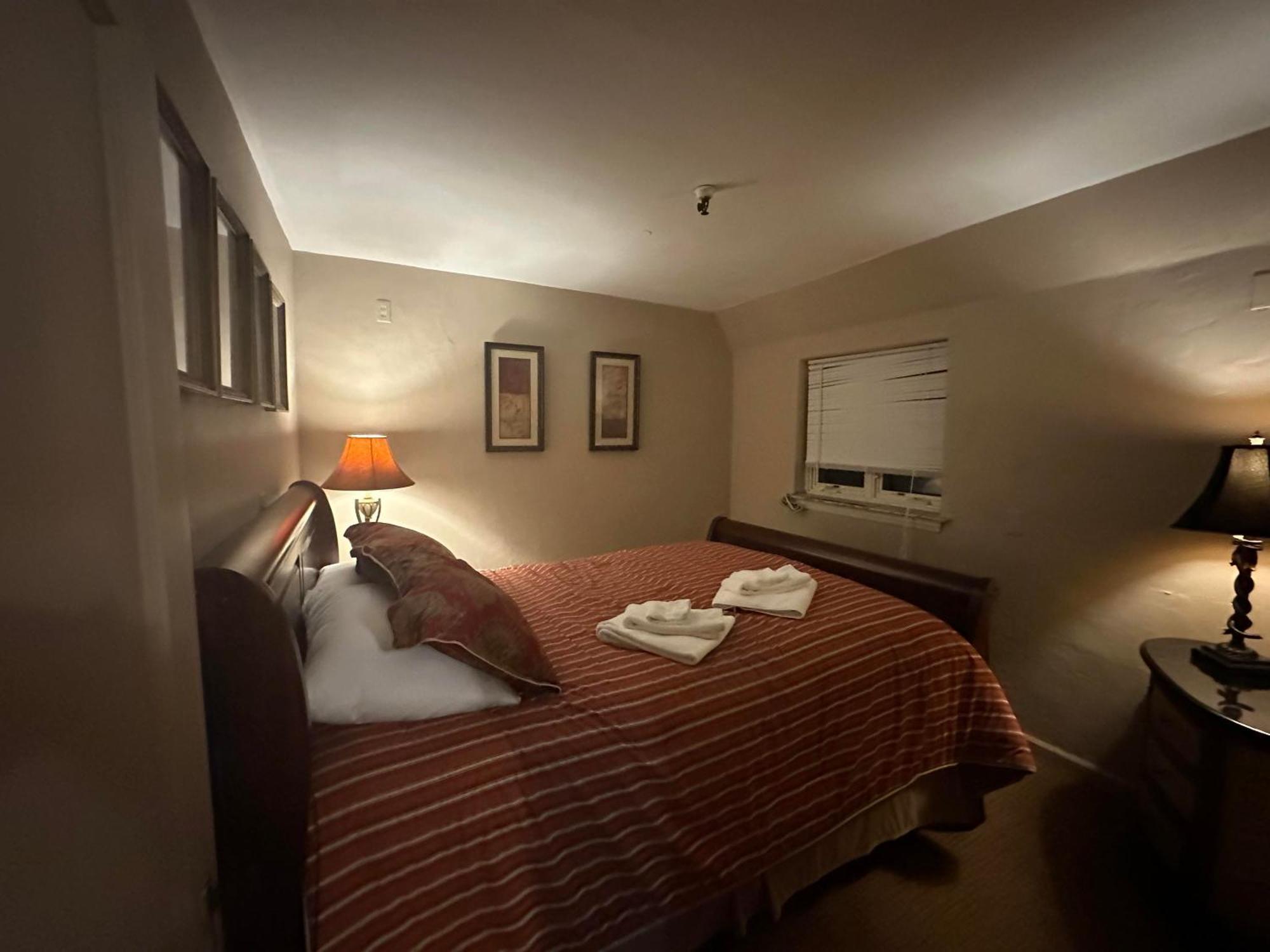 The Oaks B&B Hotel And Spiritual Center Джеймстаун Екстериор снимка
