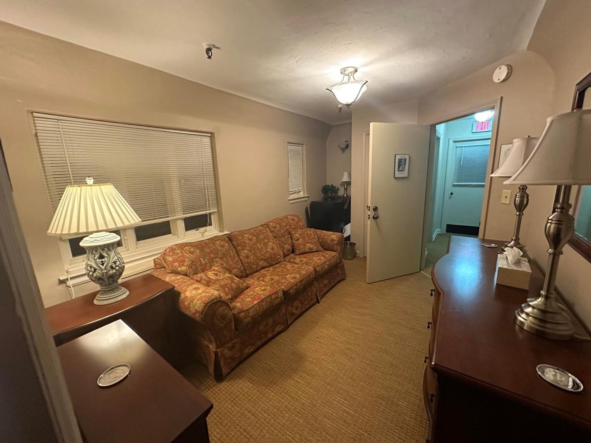 The Oaks B&B Hotel And Spiritual Center Джеймстаун Екстериор снимка