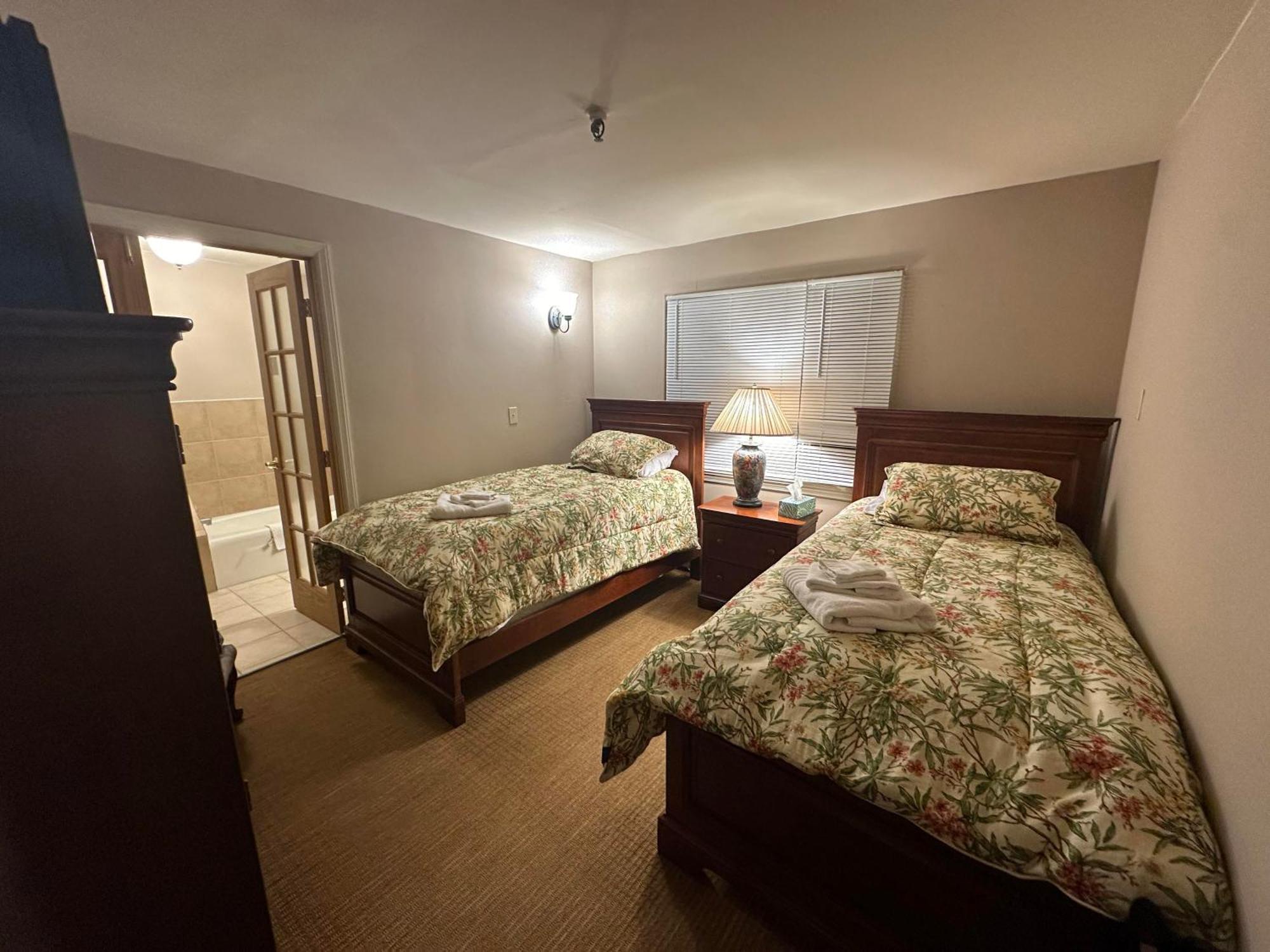 The Oaks B&B Hotel And Spiritual Center Джеймстаун Екстериор снимка